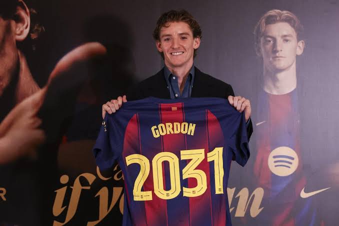 Le FC Barcelone a officialisé l'arrivée d'Anthony Gordon, sa nouvelle recrue en Liga.